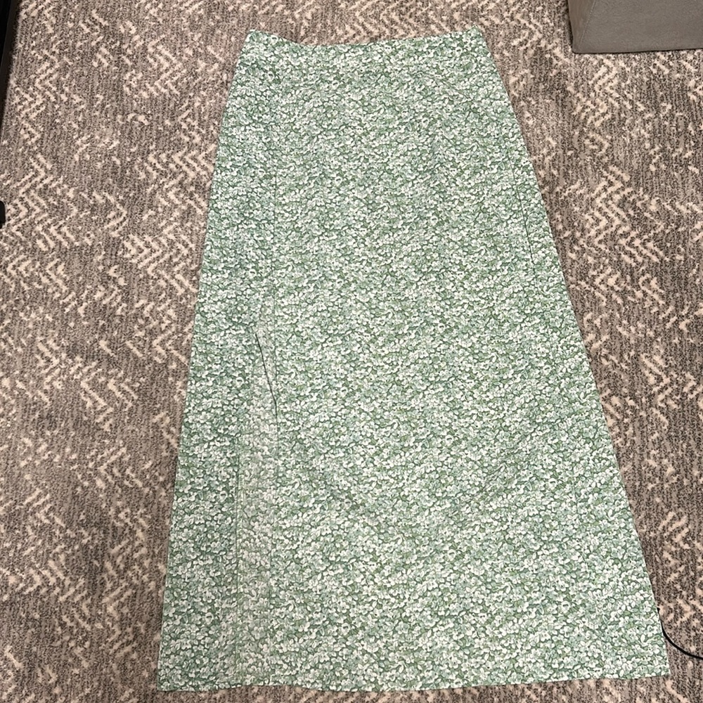 Women’s SHEIN long shirt with thigh slit, green floral pattern